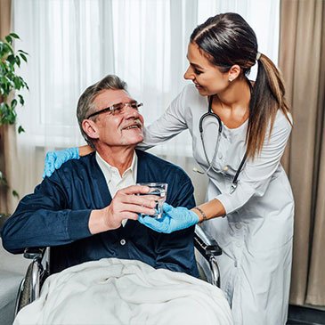 Trusted caregiver delivering elderly home care San Rafael CA with personalized daily assistance.