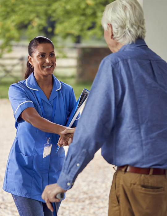 Specialized caregiver providing personalized support for seniors with dementia care at home in a familiar environment.